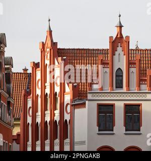 Façade de pignon sur la place du marché, site classé au patrimoine mondial de l'UNESCO, ville hanséatique de Wismar, Mecklembourg-Poméranie occidentale, Allemagne Banque D'Images