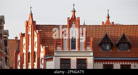 Façade de pignon sur la place du marché, site classé au patrimoine mondial de l'UNESCO, ville hanséatique de Wismar, Mecklembourg-Poméranie occidentale, Allemagne Banque D'Images