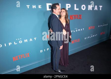 New York, États-Unis. 18th avril 2023. Matthew Rhys et Keri Russell assistent à la première de Netflix « The Diplomat » à New York au Park Lane Hotel à New York. (Photo par Ron Adar/SOPA Images/Sipa USA) crédit: SIPA USA/Alay Live News Banque D'Images