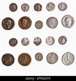 Assortiment de pièces de monnaie antique romaine 1er siècle avant notre ère les deux parties représentées ici (collection privée) Banque D'Images