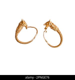 Une paire de boucles d'or hellénistique avec têtes de veaux. 3-2ème siècle avant notre ère (collection privée) Banque D'Images