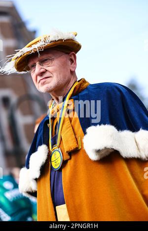 Herve, Belgique. 19th avril 2023. Les amateurs de cyclisme se rassemblent au début de l'édition 86th de la course masculine 'la Fleche Wallonne', une course cycliste d'une journée (Waalse Pijl - flèche wallonne), 194, à 2 km de Herve à Huy, mercredi 19 avril 2023. BELGA PHOTO DAVID PINTENS crédit: Belga News Agency/Alay Live News Banque D'Images