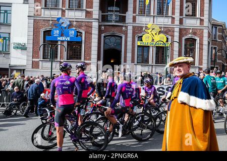 Herve, Belgique. 19th avril 2023. L'illustration montre le début de l'édition 86th de la course masculine 'la Fleche Wallonne', une course cycliste d'une journée (Waalse Pijl - flèche wallonne), 194, à 2 km de Herve à Huy, mercredi 19 avril 2023. BELGA PHOTO DAVID PINTENS crédit: Belga News Agency/Alay Live News Banque D'Images