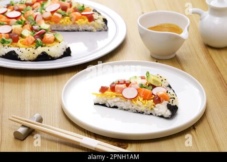 Pizza à sushi maison, sushis créatifs originaires de Toronto, Canada Banque D'Images