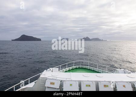 Vestmannaeyjar, Islande - août 2021 : ferry pour les touristes traversant l'océan jusqu'à l'île de Vestmannaeyjar Banque D'Images