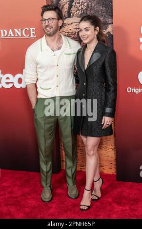 New York, États-Unis. 18th avril 2023. Chris Evans et Ana de Armas assistent à la première de films originaux d'Apple TV 'GHosted' à AMC Lincoln Square (photo de Lev Radin/Pacific Press) Credit: Pacific Press Media production Corp./Alamy Live News Banque D'Images