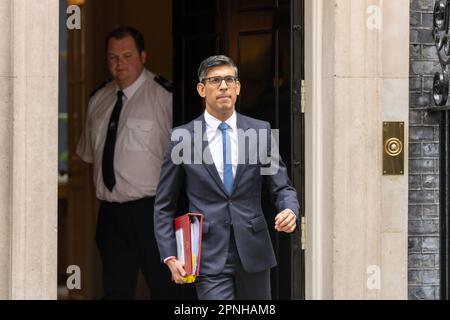 Londres, Royaume-Uni. 19th avril 2023. Rishi Sunak, Premier ministre, quitte 10 Downing Street Londres UK crédit: Ian Davidson/Alay Live News Banque D'Images