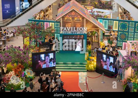 KL,Malaysia - 18 avril,2023 : rencontre de l'éventail public de Michelle Yeoh au Pavillon Kuala Lumpur après qu'elle ait remporté le prix de la meilleure actrice Oscars 2023 Banque D'Images