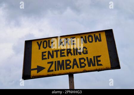 Signe frontalier du Zimbabwe Banque D'Images