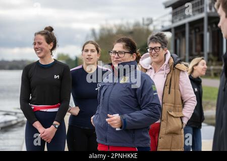 Cours d'aviron de plage en Grande-Bretagne à Redgrave et Pinsent Rowing Lake, Caversham, Reading. Guin Batten, président de Coastal Rowing pour la Grande-Bretagne. Banque D'Images