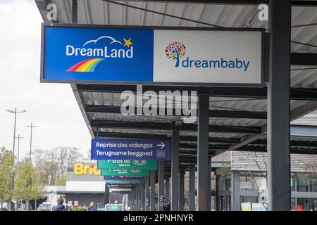 Lot, Belgique. 19th avril 2023. La branche Drogenbos des magasins Dreamland et Dreambaby du groupe Colruyt photographiée le mercredi 19 avril 2023. Discounter Colruyt a annoncé son intention de fermer l'un de ses magasins de jouets Dreamland et 5 des magasins de produits pour bébés Dreambaby, menaçant les emplois de jusqu'à 192 personnes sur un total d'environ 1100. BELGA PHOTO NICOLAS MATERLINCK crédit: Belga News Agency/Alay Live News Banque D'Images