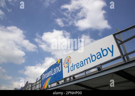 Lot, Belgique. 19th avril 2023. La branche Drogenbos des magasins Dreamland et Dreambaby du groupe Colruyt photographiée le mercredi 19 avril 2023. Discounter Colruyt a annoncé son intention de fermer l'un de ses magasins de jouets Dreamland et 5 des magasins de produits pour bébés Dreambaby, menaçant les emplois de jusqu'à 192 personnes sur un total d'environ 1100. BELGA PHOTO NICOLAS MATERLINCK crédit: Belga News Agency/Alay Live News Banque D'Images