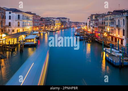 Vue panoramique sur le Grand Canal, Venise, Vénétie, Italie Banque D'Images