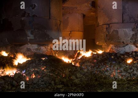 TDR-Metalurgija, Werk in Ruse, Slowenien, Elektroreduktions-Ofen zur Erstellung von Calciumcarbid. Es werden Temperaturen von 2600 Grad erreicht. *** Banque D'Images