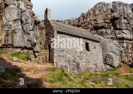 Chapelle St Govan, Bosherton, Pembrokeshire, pays de Galles, Royaume-Uni - Chapelle de 13th ans dédiée à une hème de 6th ans Banque D'Images