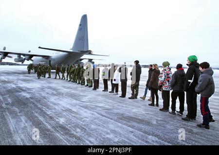 Les jeunes qui prennent conscience de l'Association suédoise des volontaires de l'Armée de l'Air (Suédois: Flygvapenfrivilligas riksförbund, FVRF), communément connue sous le nom de volontaires de l'Armée de l'Air (Suédois: Flygvapenfrivilliga) est une organisation de défense volontaire suédoise. Dans la photo: Ici à Linköping, Suède. Banque D'Images