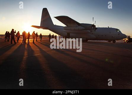 Les jeunes qui prennent conscience de l'Association suédoise des volontaires de l'Armée de l'Air (Suédois: Flygvapenfrivilligas riksförbund, FVRF), communément connue sous le nom de volontaires de l'Armée de l'Air (Suédois: Flygvapenfrivilliga) est une organisation de défense volontaire suédoise. Sur la photo : Voici une photo des écoles de vol des forces armées suédoises à Halmstad, en Suède. Banque D'Images