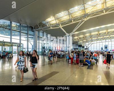 Le départ international à l'aéroport international de Noi Bai, l'aéroport principal de Hanoi, la capitale du Vietnam. Banque D'Images