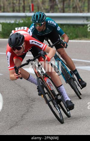 Brentonico San Valentino, Italie. 19th avril 2023. UCI Tour de la route des Alpes course à vélo, troisième étape de Ritten à Brentonico San Valentino ; l'Autriche Philipp Hofbauer crédit: Action plus Sports/Alamy Live News Banque D'Images