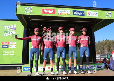 Brentonico San Valentino, Italie. 19th avril 2023. UCI Tour de la route des Alpes course à vélo, troisième étape de Ritten à Brentonico San Valentino ; équipe italienne Corratec crédit: Action plus Sports/Alamy Live News Banque D'Images