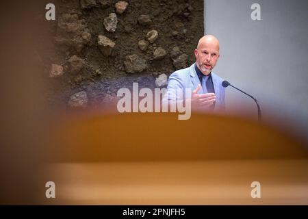 LA HAYE - D66 membre du Parlement Tjeerd de Groot à la Chambre des représentants au cours du débat avec la ministre de l'azote Christianne van der Wal sur les 24 milliards d'euros que le cabinet a réservés pour lutter contre la crise de l'azote. ANP PHIL NIJHUIS pays-bas - belgique Banque D'Images