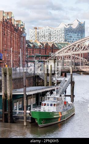 Hambourg, Allemagne. 31st mars 2023. Vue sur le Zollkanal jusqu'à l'Elbphilharmonie. Credit: Markus Scholz/dpa/Alay Live News Banque D'Images