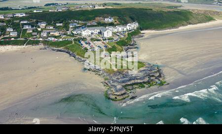 Vue de dessus d'une falaise côtière sur la côte atlantique de l'Irlande. Pointe de la Vierge Marie. Inchydoney est une petite île au large de West Cork, en Irlande. Le t le plus proche Banque D'Images