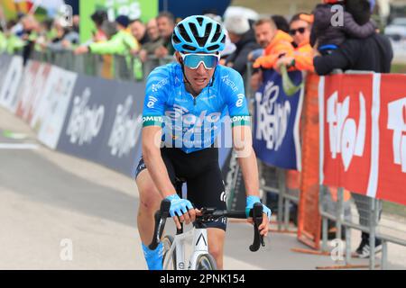 Brentonico San Valentino, Italie. 19th avril 2023. UCI Tour de la route des Alpes course cycliste, troisième étape de Ritten à Brentonico San Valentino ; Lorenzo Fortunato (ITA) crédit: Action plus Sports/Alay Live News Banque D'Images