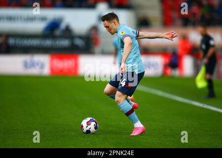 AESSEAL New York Stadium, Rotherham, Angleterre - 18th avril 2023 Connor Roberts (14) de Burnley - pendant le match Rotherham United contre Burnley, Sky Bet Championship, 2022/23, AESSEAL New York Stadium, Rotherham, Angleterre - 18th avril 2023 crédit : Arthur Haigh/WhiteRosePhotos/Alay Live News Banque D'Images