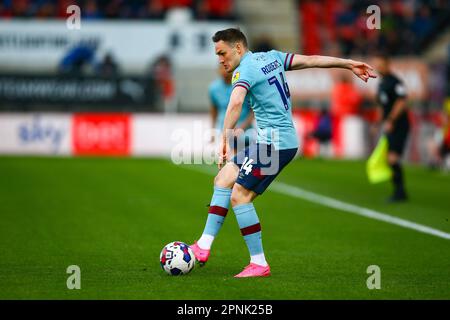 AESSEAL New York Stadium, Rotherham, Angleterre - 18th avril 2023 Connor Roberts (14) de Burnley - pendant le match Rotherham United contre Burnley, Sky Bet Championship, 2022/23, AESSEAL New York Stadium, Rotherham, Angleterre - 18th avril 2023 crédit : Arthur Haigh/WhiteRosePhotos/Alay Live News Banque D'Images