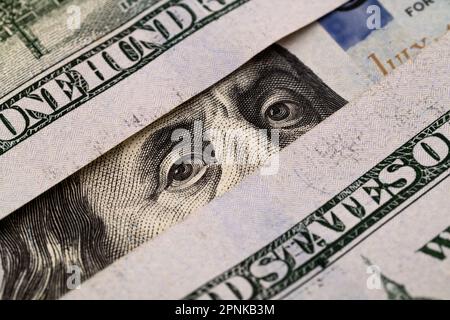 Gros plan extrême d'un portrait de Franklin à cent factures. Macro. Monnaie papier américaine. Un projet de loi de $100 portant sur Benjamin Franklin. Billets AMÉRICAINS Banque D'Images