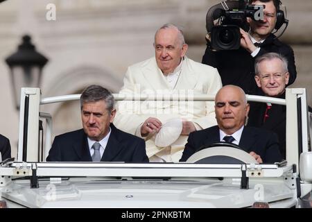 État de la Cité du Vatican. 19th avril 2023. LE PAPE FRANÇOIS lors de son audience générale de mercredi à St. Place Pierre au Vatican. (Credit image: © Evandro Inetti/ZUMA Press Wire) USAGE ÉDITORIAL SEULEMENT! Non destiné À un usage commercial ! Banque D'Images