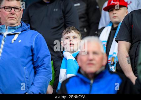 Les fans de Coventry pendant le match de championnat Sky Bet Blackburn Rovers vs Coventry City à Ewood Park, Blackburn, Royaume-Uni. 19th avril 2023. (Photo de Ben Roberts/News Images) à Blackburn, Royaume-Uni, le 4/19/2023. (Photo de Ben Roberts/News Images/Sipa USA) crédit: SIPA USA/Alay Live News Banque D'Images