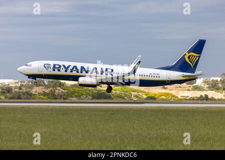 Ryanair Sun Boeing 737-800 (REG: SP-RKI) avec enregistrement polonais. Banque D'Images