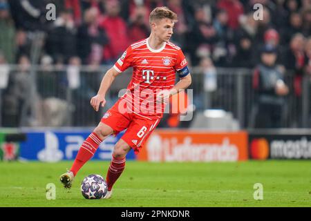 Munich, Allemagne. 19th avril 2023. MUNICH, ALLEMAGNE - AVRIL 19 : Joshua Kimmich du FC Bayern Munchen court avec le ballon lors du quart de finale de l'UEFA Champions League second Leg match entre le FC Bayern Munchen et Manchester City à l'Allianz Arena sur 19 avril 2023 à Munich, Allemagne (photo de René Nijhuis/Orange Pictures) crédit : Orange pics BV/Alay Live News Banque D'Images