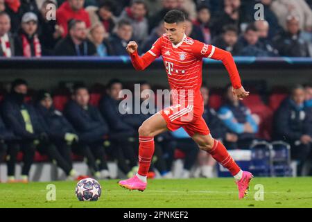 Munich, Allemagne. 19th avril 2023. MUNICH, ALLEMAGNE - AVRIL 19 : Joao Cancelo du FC Bayern Munchen court avec le ballon lors du quart de finale de la Ligue des champions de l'UEFA deuxième jambe entre le FC Bayern Munchen et Manchester City à l'Allianz Arena on 19 avril 2023 à Munich, Allemagne (photo de René Nijhuis/Orange Pictures) crédit : Orange pics BV/Alay Live News Banque D'Images