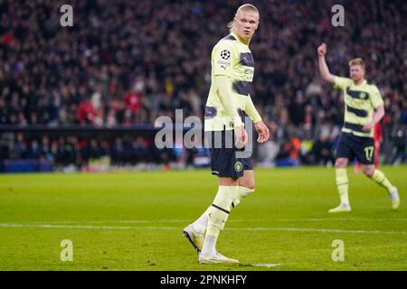 Munich, Allemagne. 19th avril 2023. MUNICH, ALLEMAGNE - AVRIL 19 : Erling Haaland de Manchester City semble découragé après avoir manqué une pénalité lors du match de deuxième étape de la finale de la Ligue des champions de l'UEFA entre le FC Bayern Munchen et Manchester City à l'Allianz Arena sur 19 avril 2023 à Munich, Allemagne (photo de René Nijhuis/Orange Pictures) crédit : Orange pics BV/Alay Live News Banque D'Images