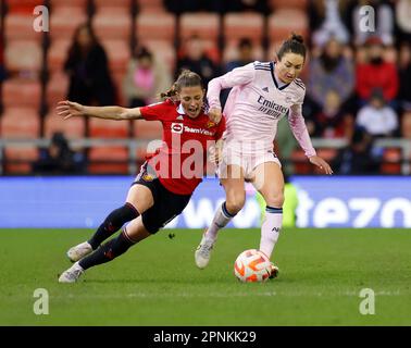 Leigh, Royaume-Uni. 19th avril 2023. Leigh, Angleterre, 24 mars 2023 : Jodie Taylor (Arsenal 27) et Ona Batlle (Manchester United 2) se battent pour le ballon lors du match de football de la Super League FA Womens entre Manchester United et Arsenal au village sportif de Leigh, en Angleterre. (James Whitehead/SPP) crédit: SPP Sport Press photo. /Alamy Live News Banque D'Images