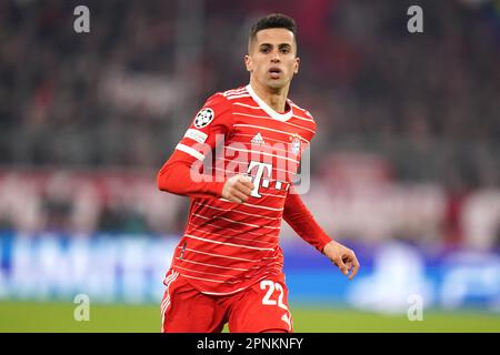 Le Bayern de Munich, Cavaco Joao Cancelo, en action lors du match de deuxième match de quart de finale de la Ligue des champions de l'UEFA à l'Allianz Arena, Munich. Date de la photo: Mercredi 19 avril 2023. Banque D'Images