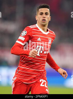 Le Bayern de Munich, Cavaco Joao Cancelo, en action lors du match de deuxième match de quart de finale de la Ligue des champions de l'UEFA à l'Allianz Arena, Munich. Date de la photo: Mercredi 19 avril 2023. Banque D'Images