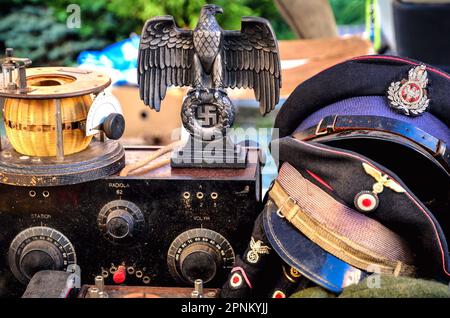 Jelenia Gora, Pologne - 27 septembre 2014 : l'un des plus grands marchés aux puces de Pologne. Salon des antiquités tenu le dernier week-end de chaque année à Jelenia Gora, Banque D'Images