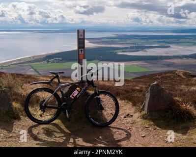 Départ de la piste cyclable de montagne noire, Golspie, Sutherland Banque D'Images