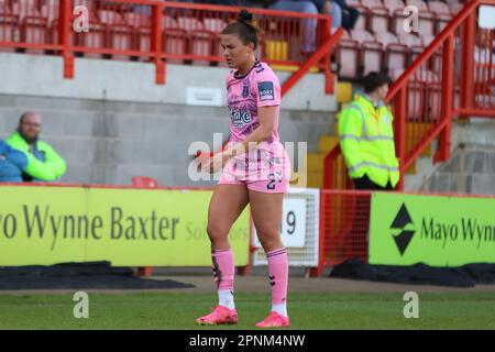 Stade Broadfield, Crawley, Royaume-Uni. 19th avril 2023. Katrine Veje (2, Everton) lors d'un match dans la Super League féminine de Barclays le 19 avril 2023, entre Brighton & Hove Albion et Everton Women au Broadfield Stadium, Crawley, Royaume-Uni (Bettina Weissensteiner/SPP) Credit: SPP Sport Press photo. /Alamy Live News Banque D'Images