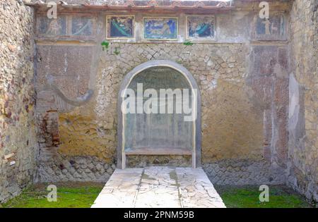 La ville romaine d'Herculanum, couverte par l'éruption du volcan Vésuve en 79 après J.-C. Banque D'Images