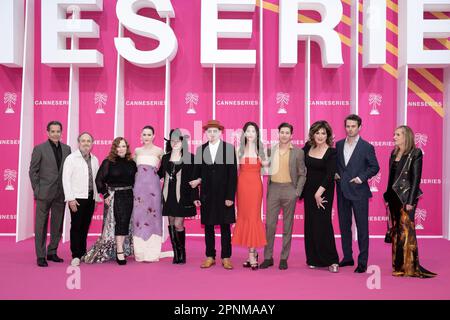 Tony Shalhoub, Kevin Pollak, Alex Borstein, Rachel Brosnahan, Amy Sherman Paladino, Daniel Paladino, Marin Hinkle, Michael Zegen, Caroline Aaron et Luke Kirby assistent à la cérémonie de clôture du Festival international des Canneseries 6th, à 19 avril 2023, à Cannes, en France. Photo de David Niviere/ABACAPRESS.COM Banque D'Images