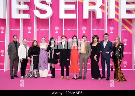 Cannes, France. 20th avril 2023. Tony Shalhoub, Kevin Pollak, Alex Borstein, Rachel Brosnahan, Amy Sherman Paladino, Daniel Paladino, Marin Hinkle, Michael Zegen, Caroline Aaron et Luke Kirby assistent à la cérémonie de clôture du Festival international des Canneseries 6th, à 19 avril 2023, à Cannes, en France. Photo de David Niviere/ABACAPRESS.COM crédit: Abaca Press/Alay Live News Banque D'Images