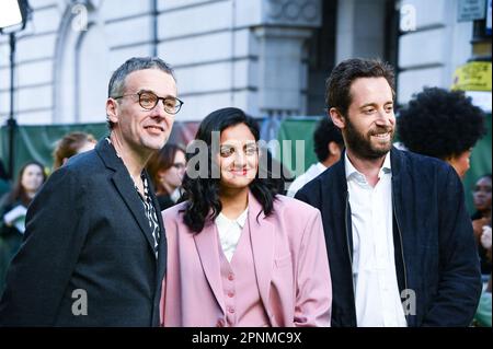 John Pocock, Nisha Aaliya, Olivier Kaempfer arrive au screening spécial de la société polie, Curzon Mayfair, Londres, Royaume-Uni. Photo prise le 19th avril 2023. Crédit : voir Li/Picture Capital/Alamy Live News Banque D'Images