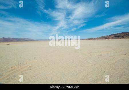 Dumont Dunes est une zone OHV dans l'est du comté d'Inyo, CA, USA, juste à l'extérieur du parc national de la Vallée de la mort. Banque D'Images