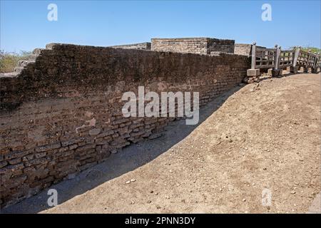 Lothal était l'un des sites les plus au sud de l'ancienne civilisation de la vallée de l'Indus, située dans la région de Bhal de l'État indien du Gujarat, en Inde. Banque D'Images