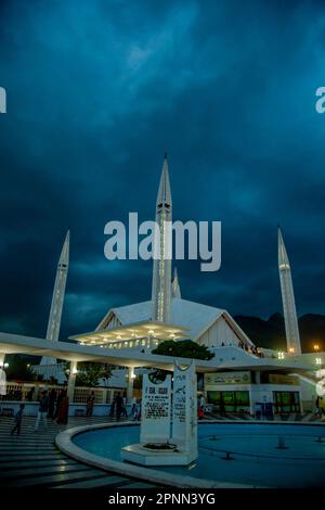 La Mosquée Shah Fayçal (Masjid) Cloudy Day, l'architecture islamique moderne à Islamabad capitale du Pakistan 19 avril 2023 Banque D'Images